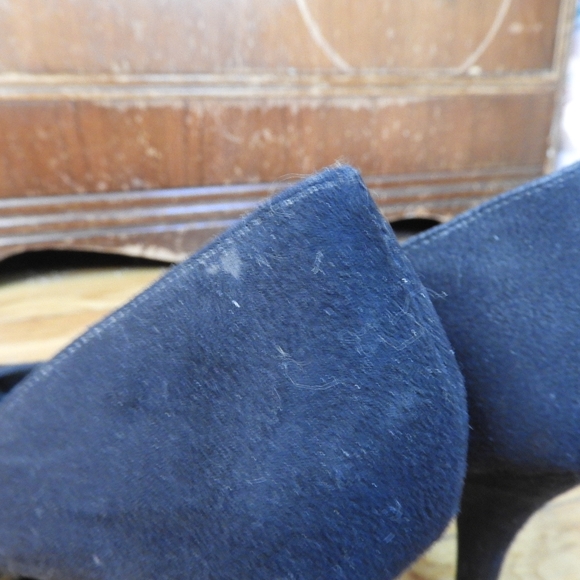 Black Suede Pumps Size 8.5 - Picture 4 of 7